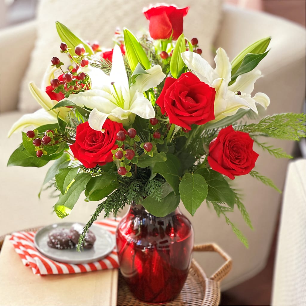 Evergreen Delight Bouquet – Four Seasons Flowers, Guelph ON
