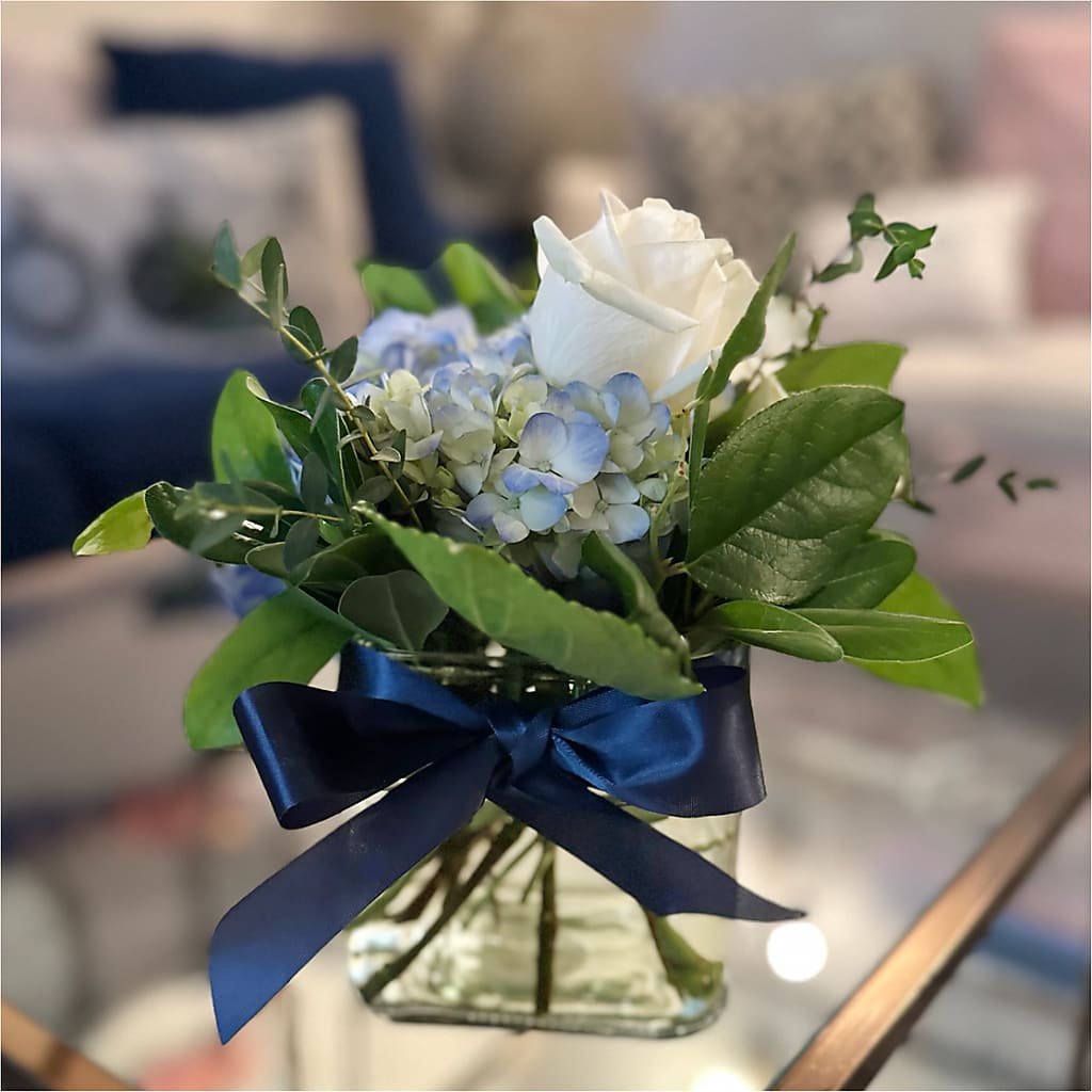 Sky Blue Delight Bouquet –  Four Seasons Flowers, Guelph ON