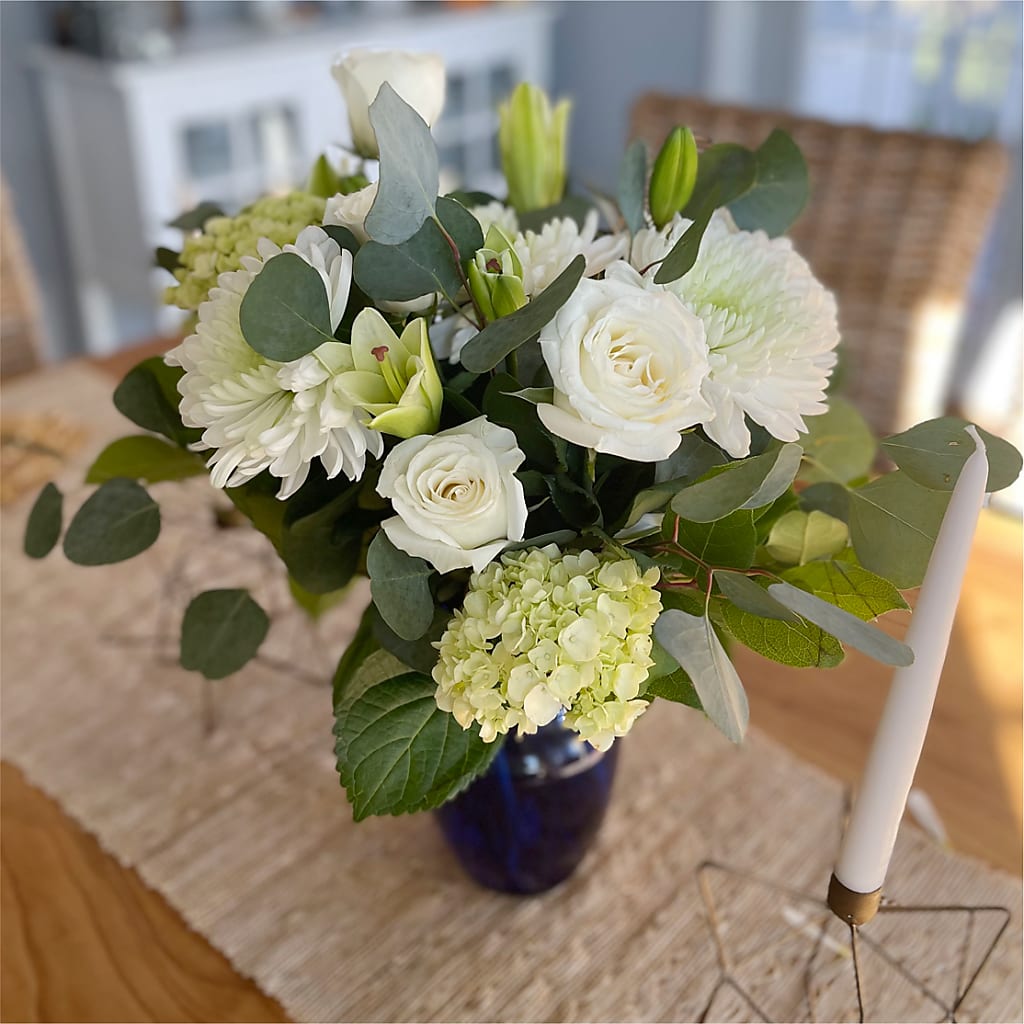 Snowy Dreams Bouquet –  Four Seasons Flowers, Guelph ON